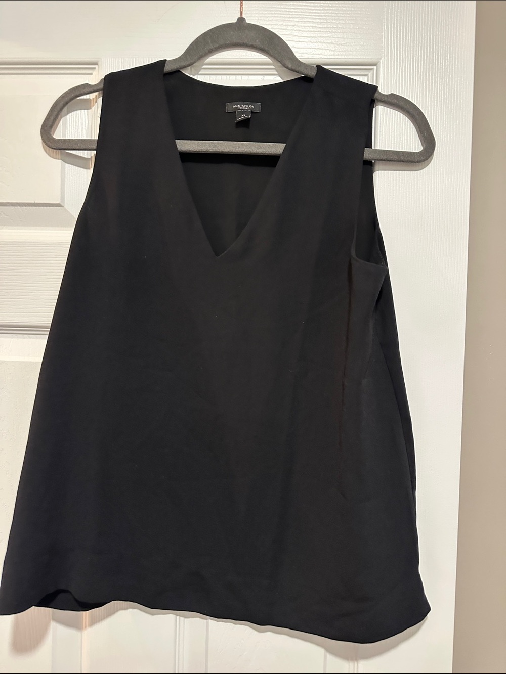 Ann Taylor Black V-Neck Sleeveless Shell